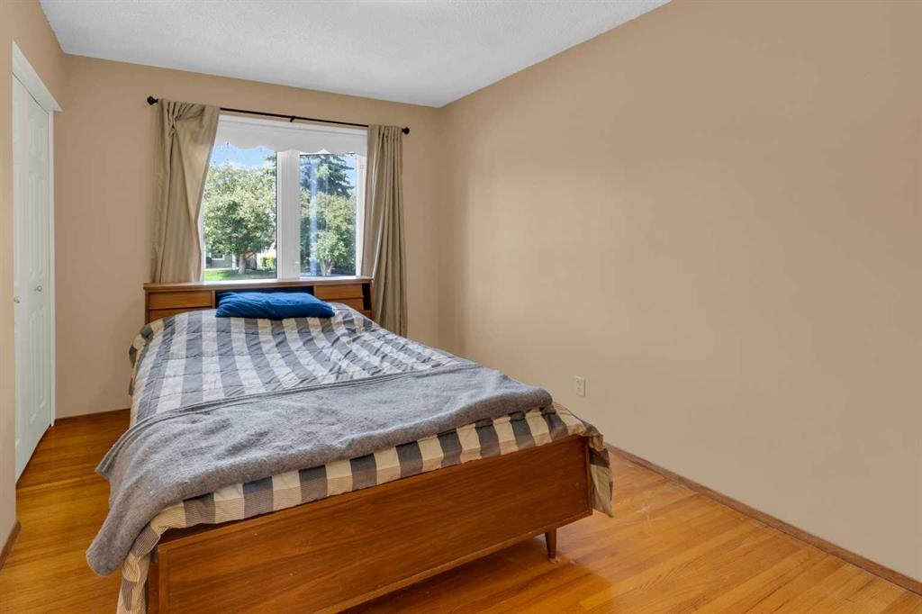 11224 Wilson Road Se, Calgary, AB - Indoor Photo Showing Bedroom