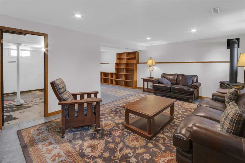 11224 Wilson Road Se, Calgary, AB - Indoor Photo Showing Living Room
