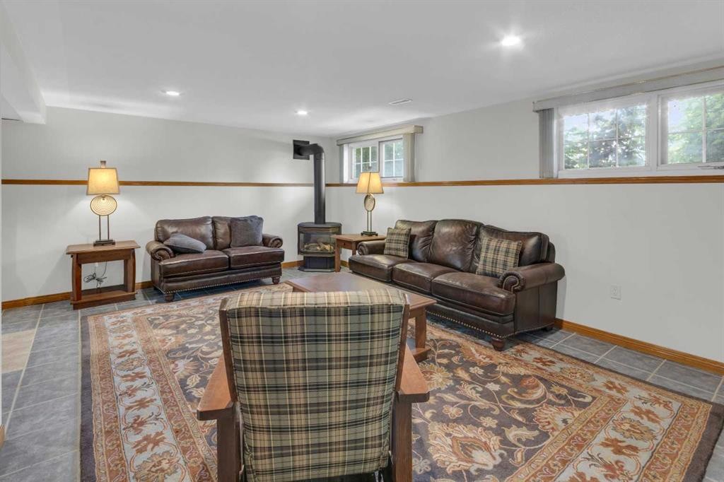 11224 Wilson Road Se, Calgary, AB - Indoor Photo Showing Living Room