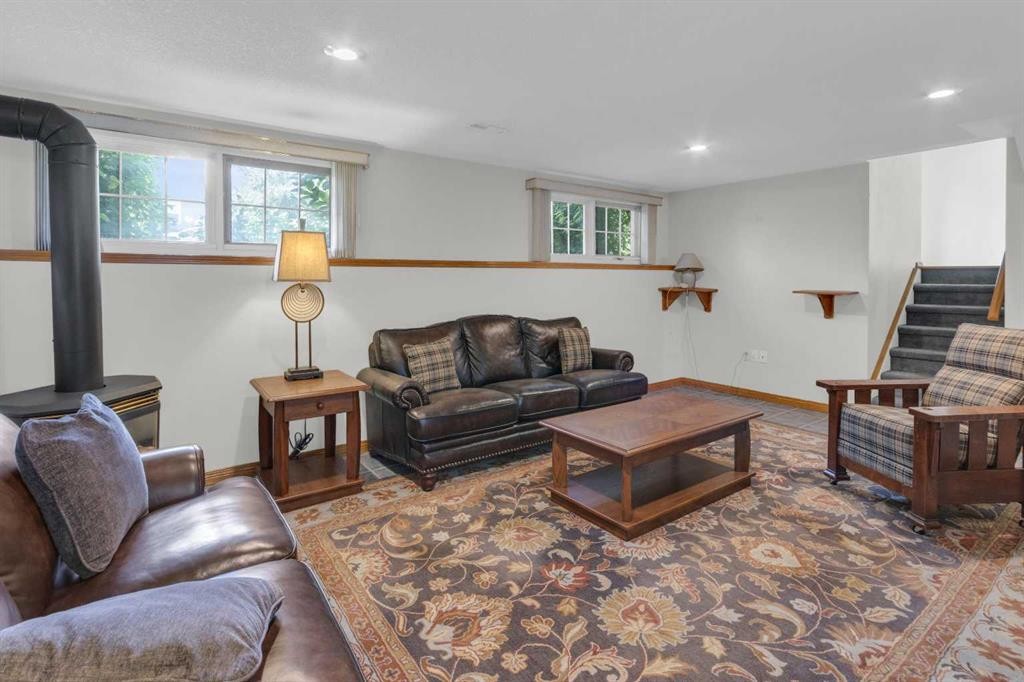 11224 Wilson Road Se, Calgary, AB - Indoor Photo Showing Living Room