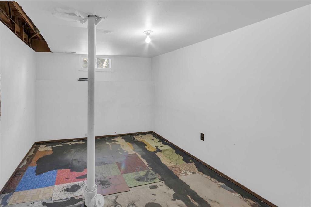 11224 Wilson Road Se, Calgary, AB - Indoor Photo Showing Other Room