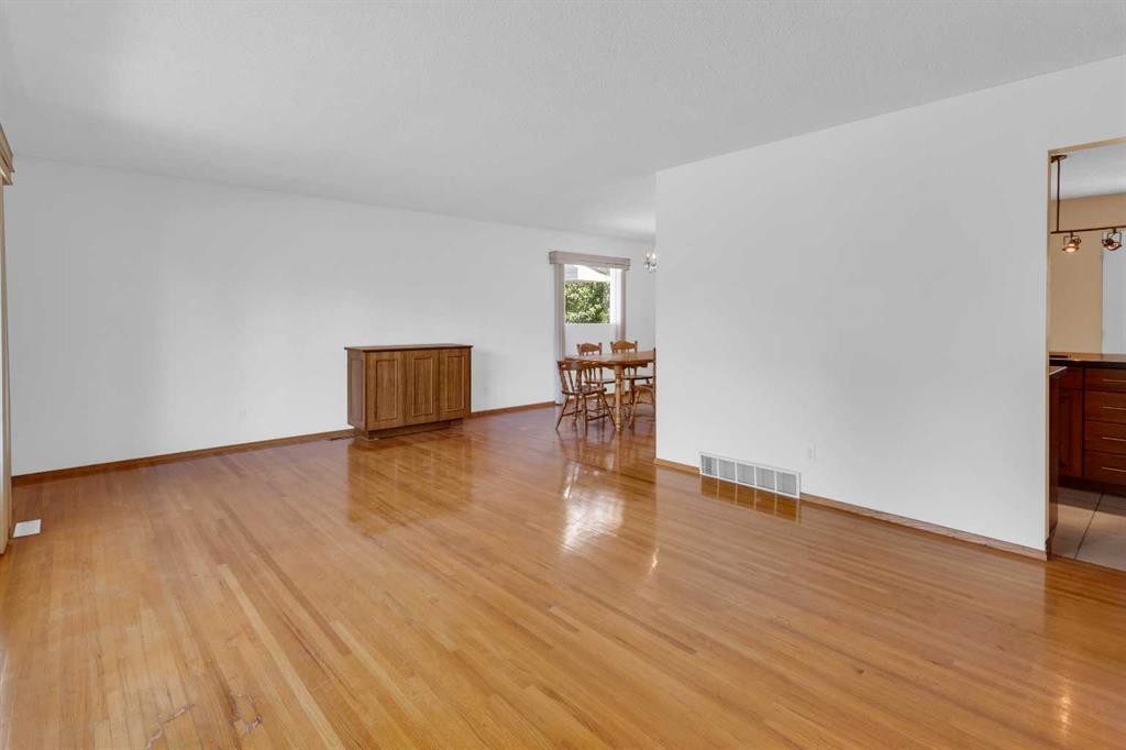 11224 Wilson Road Se, Calgary, AB - Indoor