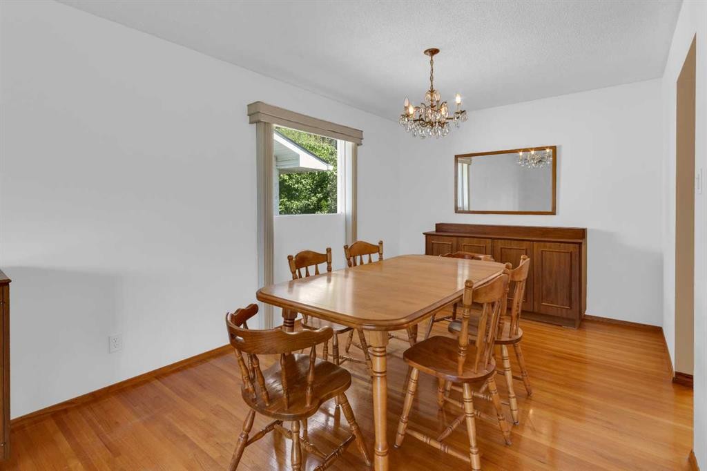 11224 Wilson Road Se, Calgary, AB - Indoor Photo Showing Dining Room