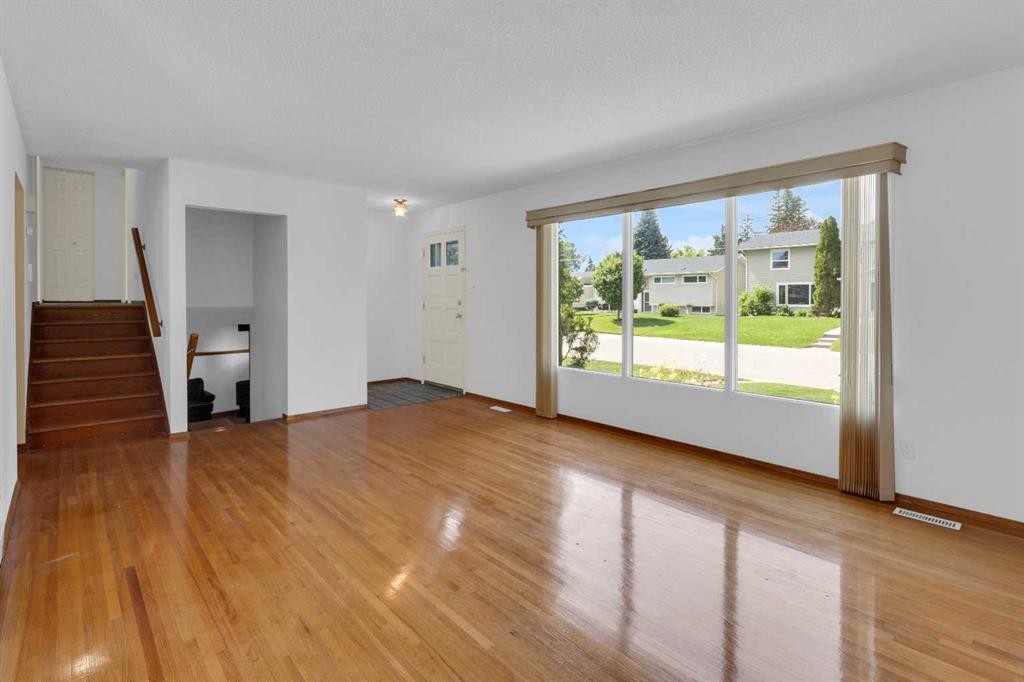 11224 Wilson Road Se, Calgary, AB - Indoor Photo Showing Other Room