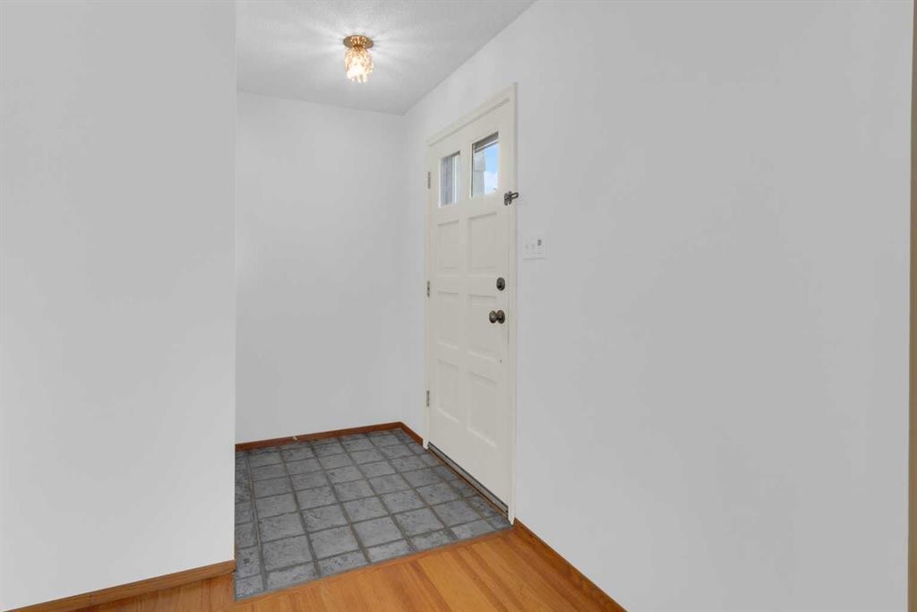 11224 Wilson Road Se, Calgary, AB - Indoor Photo Showing Other Room