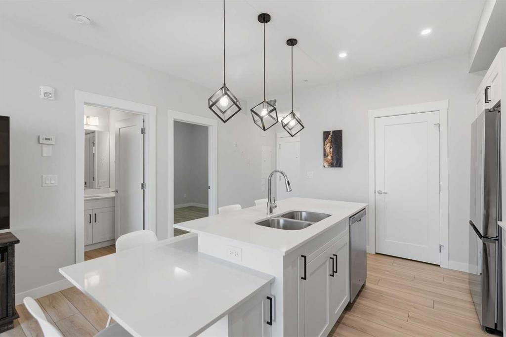 220-400 Auburn Meadows Common Se, Calgary, AB - Indoor Photo Showing Kitchen With Double Sink With Upgraded Kitchen
