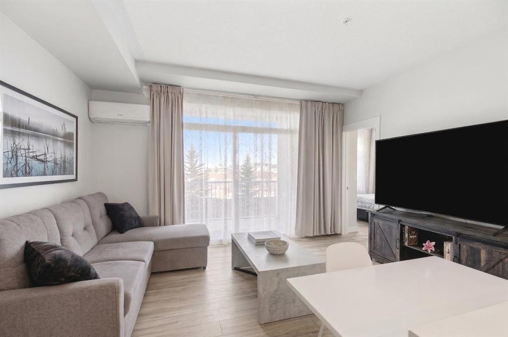 220-400 Auburn Meadows Common Se, Calgary, AB - Indoor Photo Showing Living Room