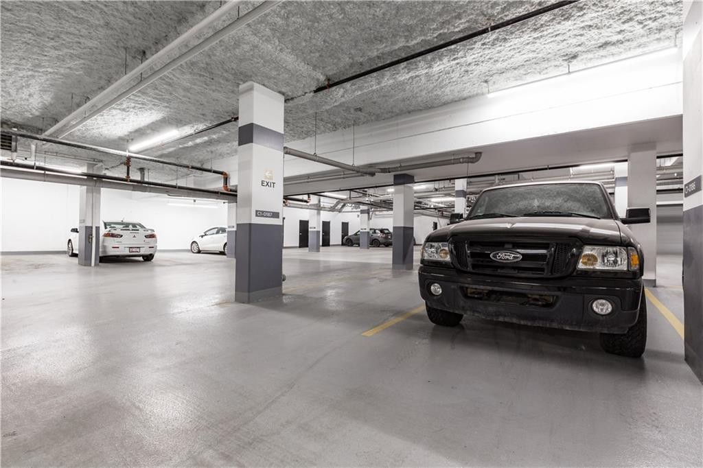 501-122 Mahogany Centre Se, Calgary, AB - Indoor Photo Showing Garage