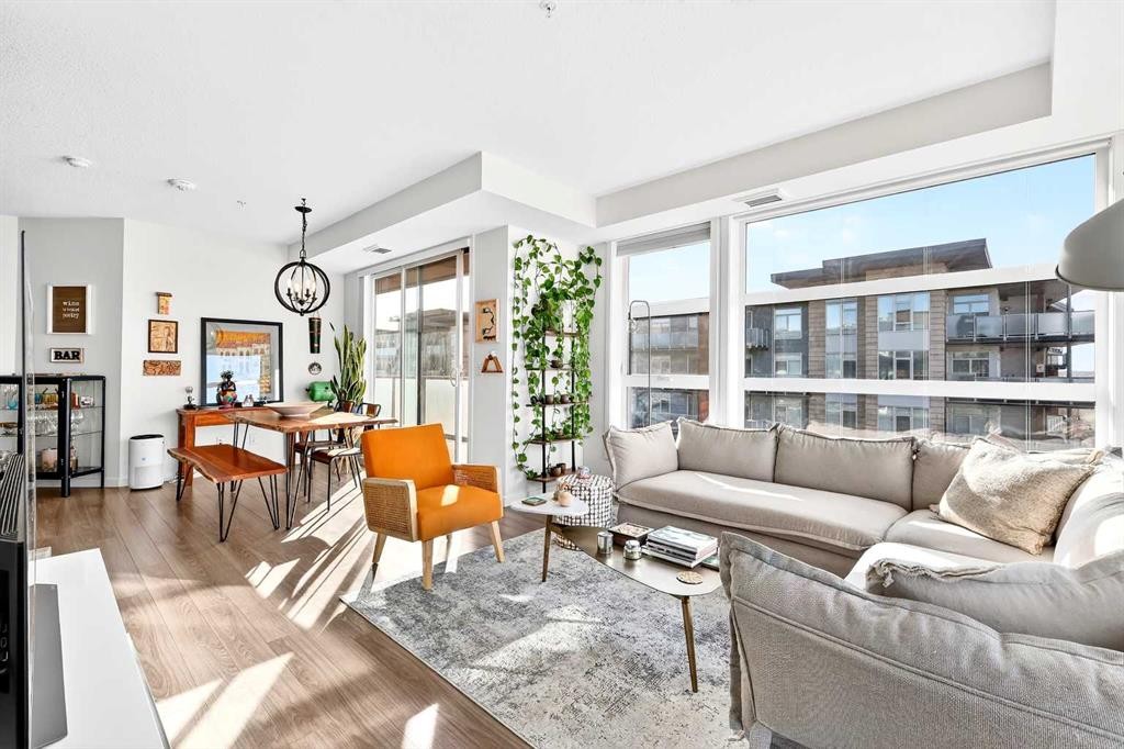 501-122 Mahogany Centre Se, Calgary, AB - Indoor Photo Showing Living Room