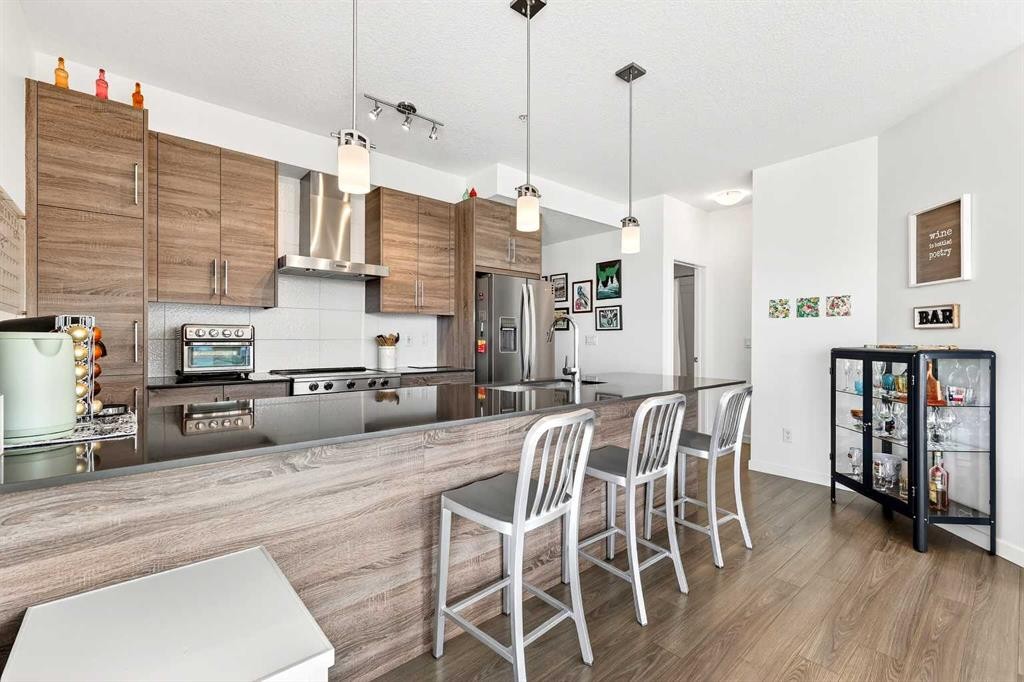 501-122 Mahogany Centre Se, Calgary, AB - Indoor Photo Showing Kitchen With Upgraded Kitchen