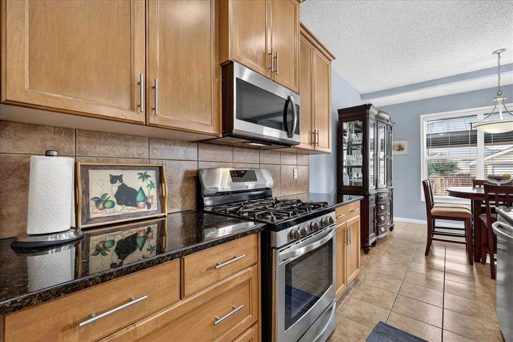 18 Copperstone Drive Se, Calgary, AB - Indoor Photo Showing Kitchen With Upgraded Kitchen