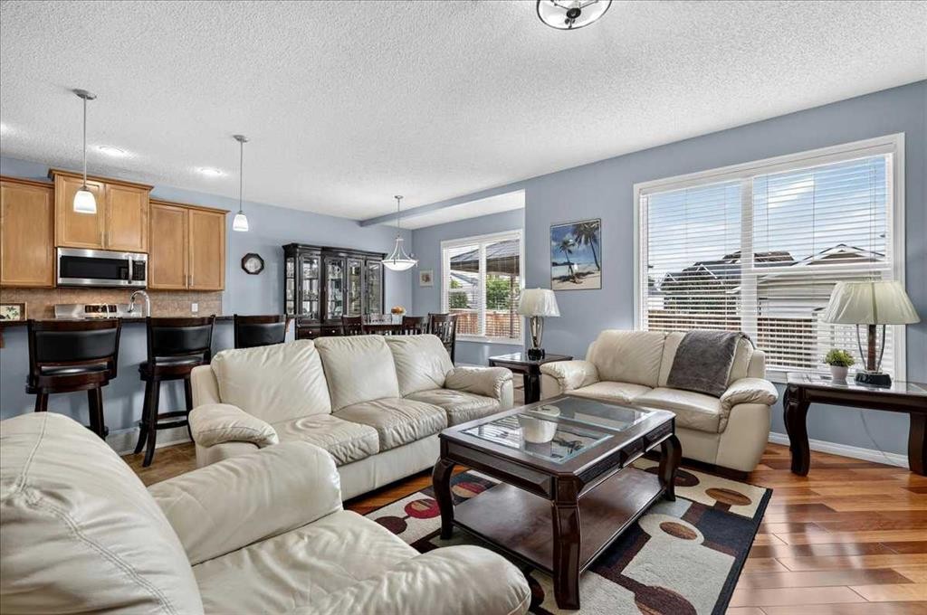 18 Copperstone Drive Se, Calgary, AB - Indoor Photo Showing Living Room