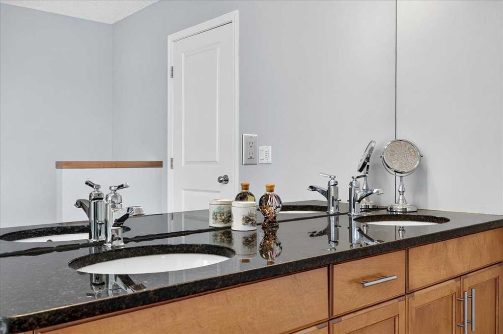 18 Copperstone Drive Se, Calgary, AB - Indoor Photo Showing Bathroom