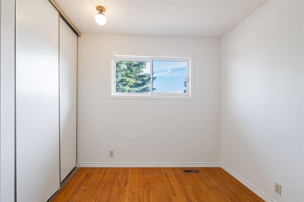 1132 Millcrest Rise Sw, Calgary, AB - Indoor Photo Showing Other Room