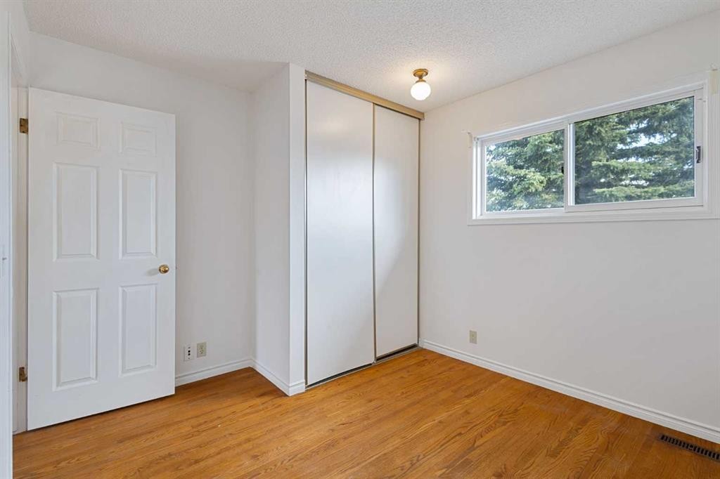 1132 Millcrest Rise Sw, Calgary, AB - Indoor Photo Showing Other Room
