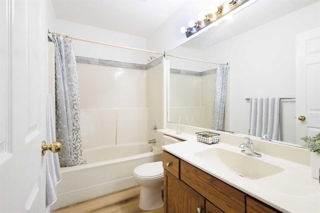 1132 Millcrest Rise Sw, Calgary, AB - Indoor Photo Showing Bathroom