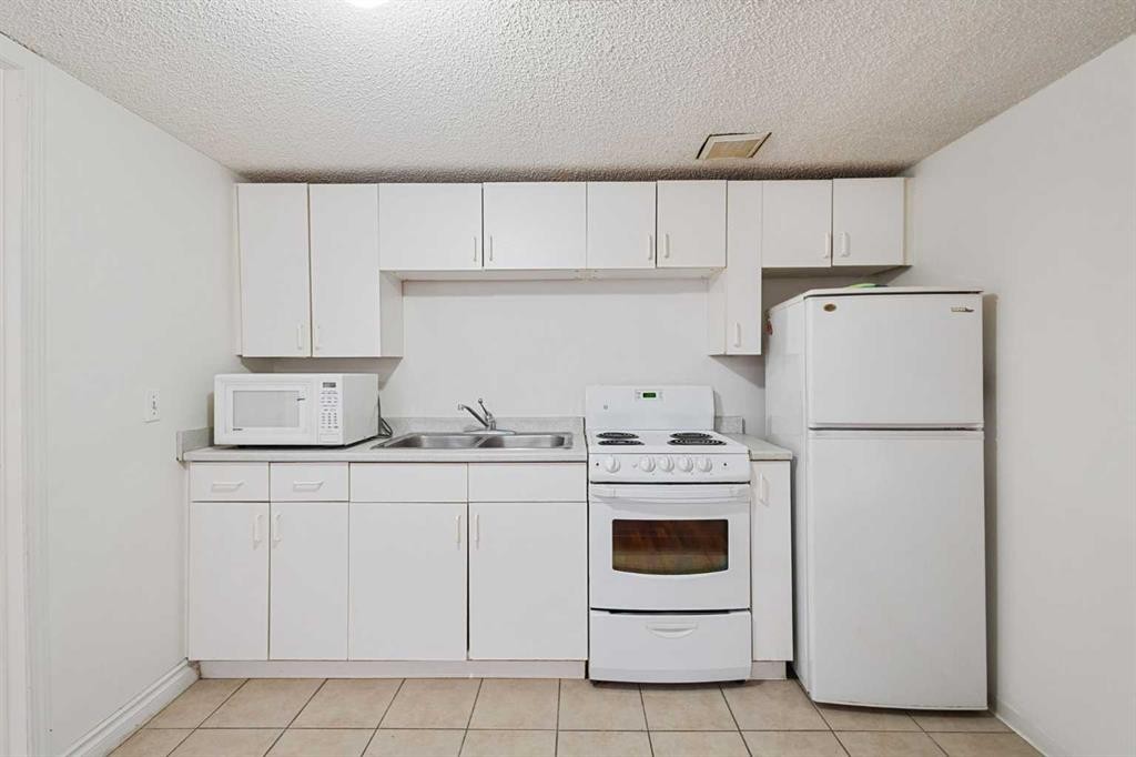 1132 Millcrest Rise Sw, Calgary, AB - Indoor Photo Showing Kitchen With Double Sink