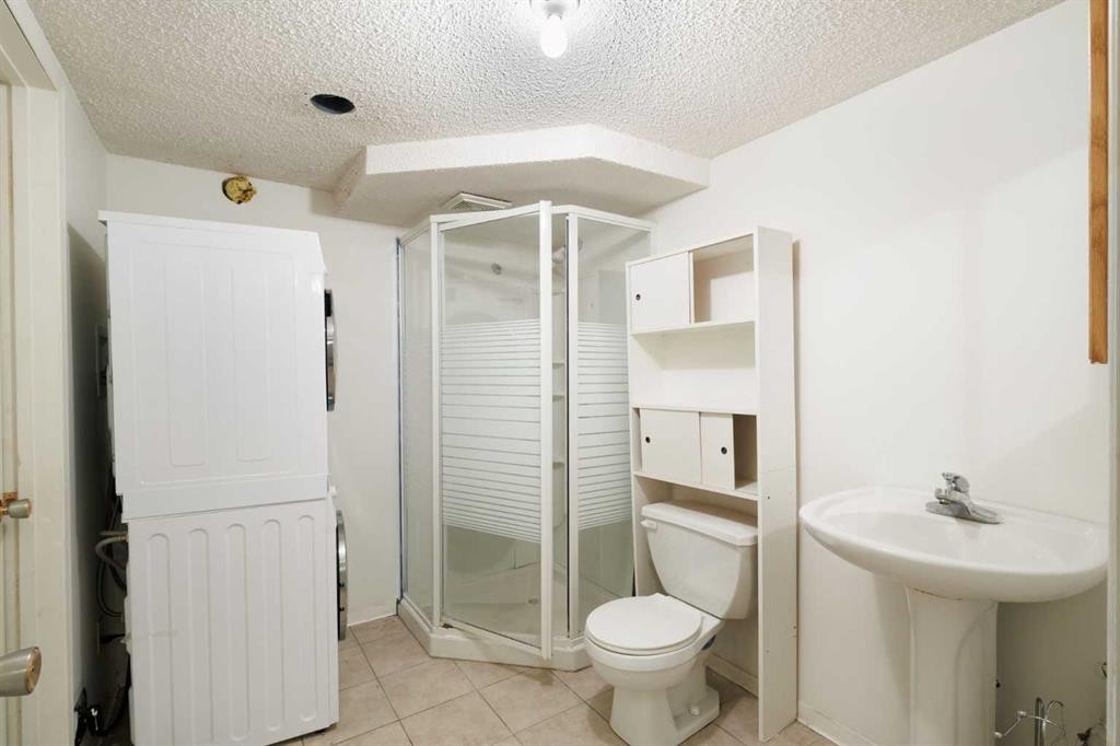 1132 Millcrest Rise Sw, Calgary, AB - Indoor Photo Showing Bathroom