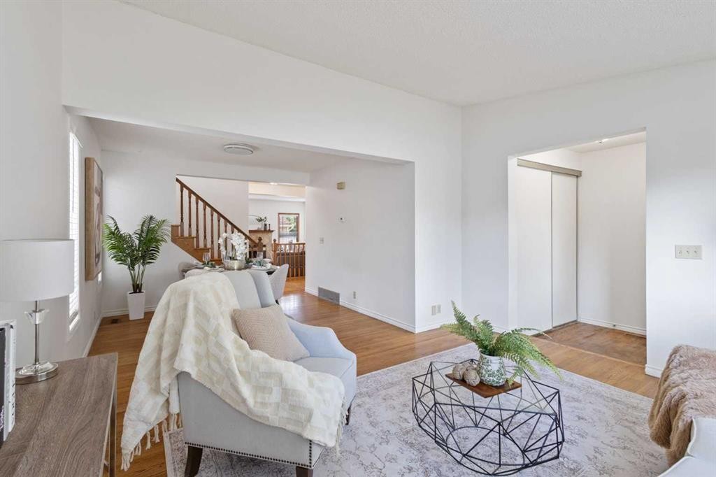 1132 Millcrest Rise Sw, Calgary, AB - Indoor Photo Showing Living Room