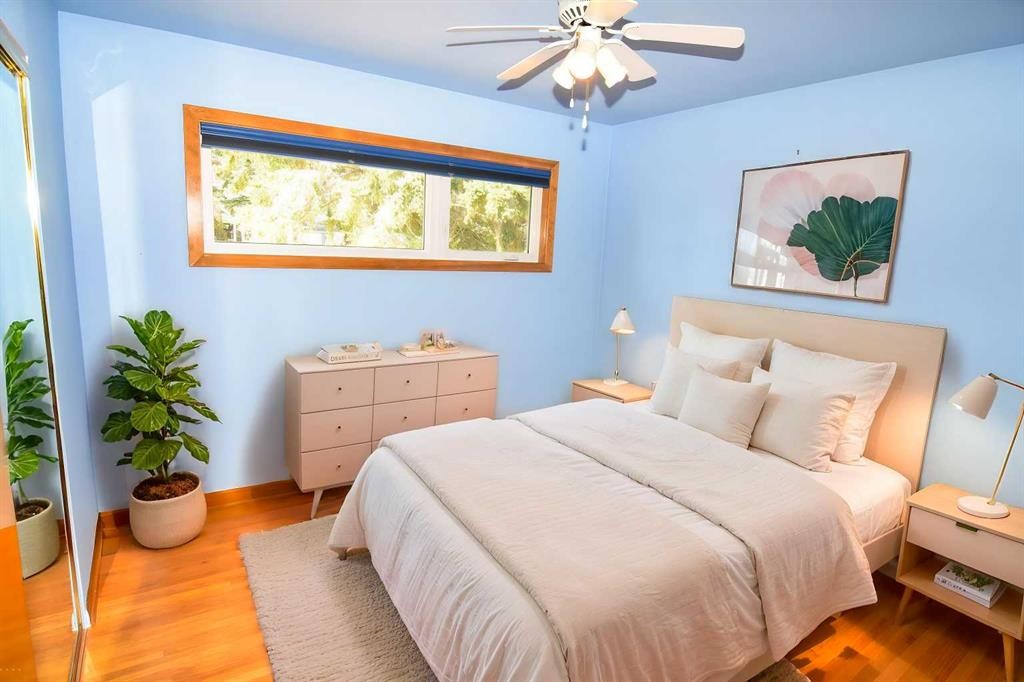 36 Cheyenne Crescent Nw, Calgary, AB - Indoor Photo Showing Bedroom