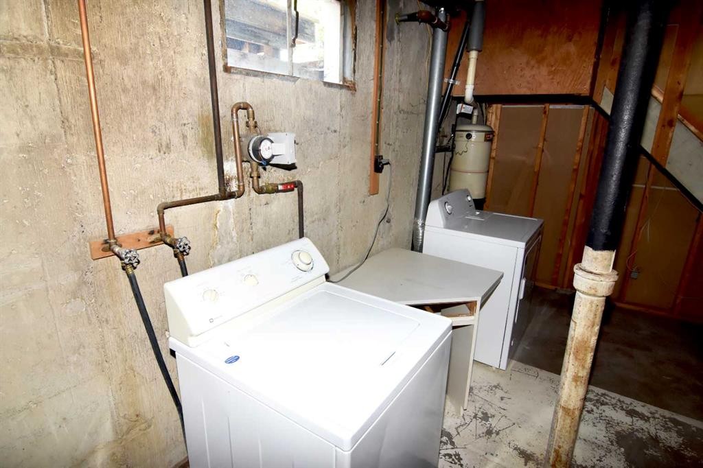 36 Cheyenne Crescent Nw, Calgary, AB - Indoor Photo Showing Laundry Room