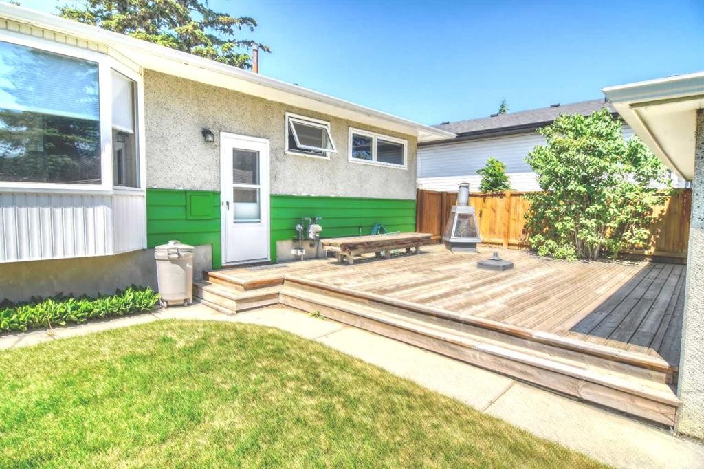 36 Cheyenne Crescent Nw, Calgary, AB - Outdoor With Deck Patio Veranda