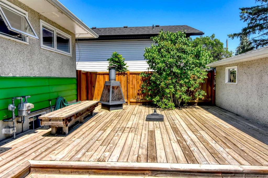 36 Cheyenne Crescent Nw, Calgary, AB - Outdoor With Deck Patio Veranda With Exterior