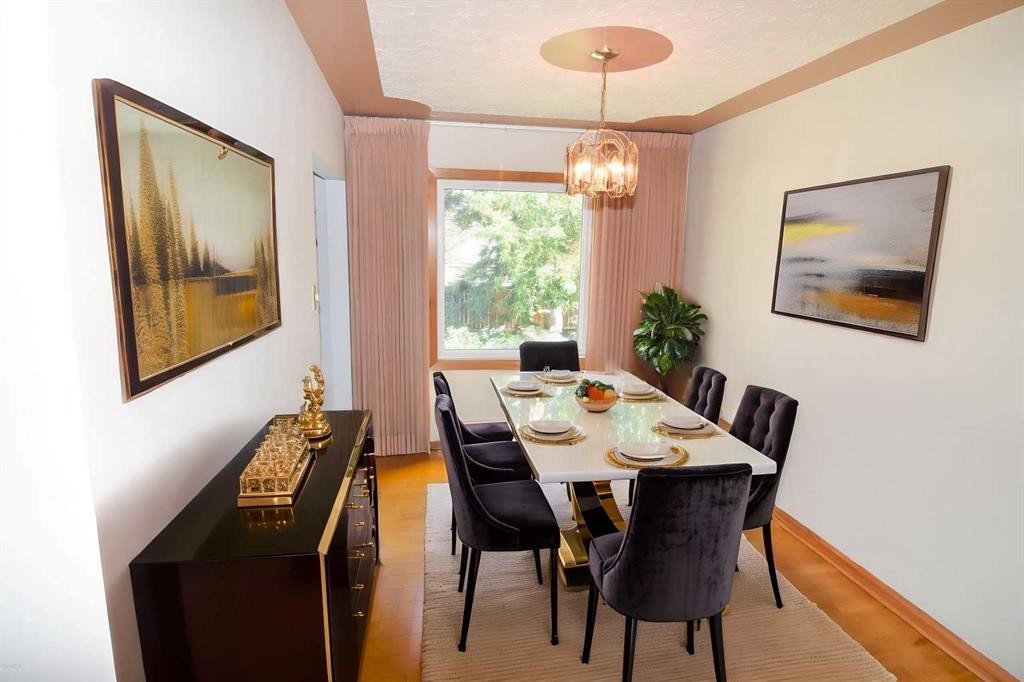 36 Cheyenne Crescent Nw, Calgary, AB - Indoor Photo Showing Dining Room