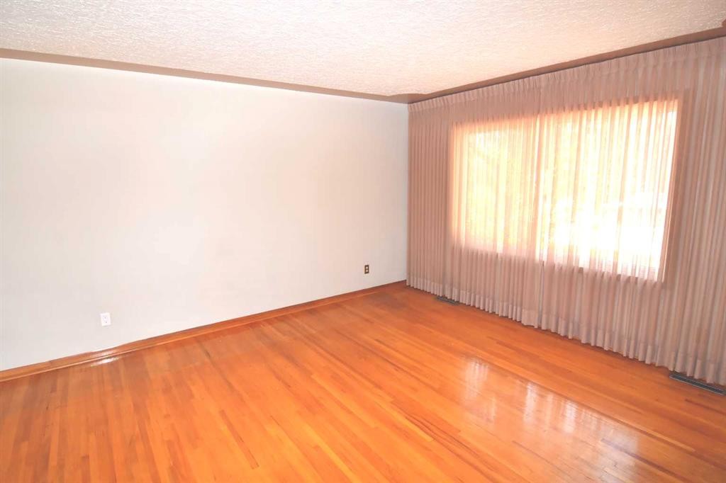36 Cheyenne Crescent Nw, Calgary, AB - Indoor Photo Showing Other Room