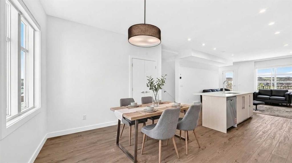 308-135 Belmont Passage Sw, Calgary, AB - Indoor Photo Showing Dining Room