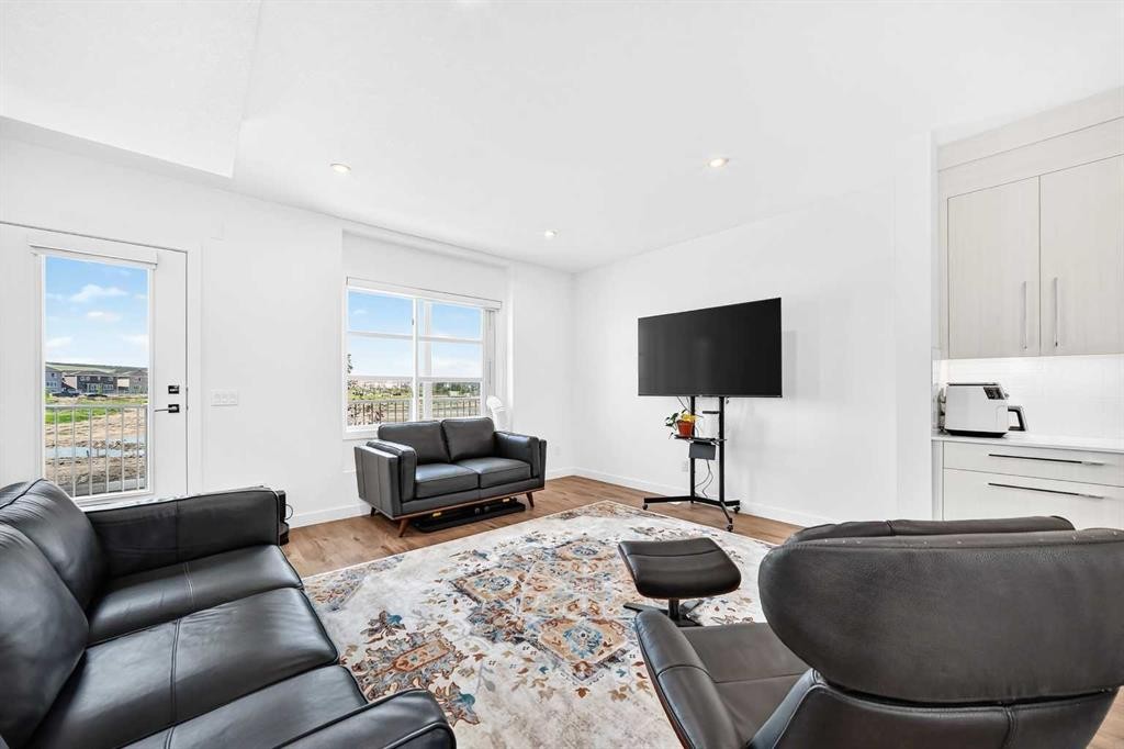 308-135 Belmont Passage Sw, Calgary, AB - Indoor Photo Showing Living Room