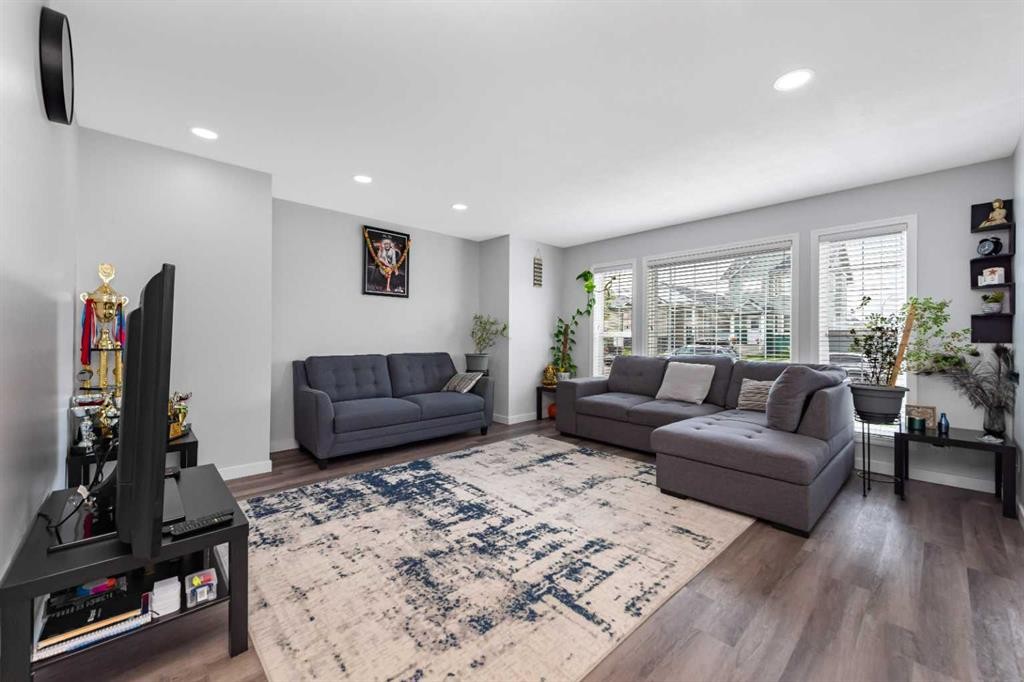 2 Saddlefield Crescent Ne, Calgary, AB