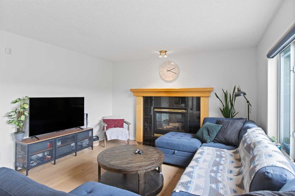 81 Royal Crest Terrace Nw, Calgary, AB - Indoor Photo Showing Living Room With Fireplace