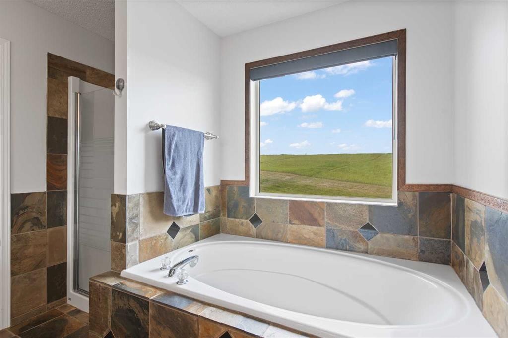 81 Royal Crest Terrace Nw, Calgary, AB - Indoor Photo Showing Bathroom