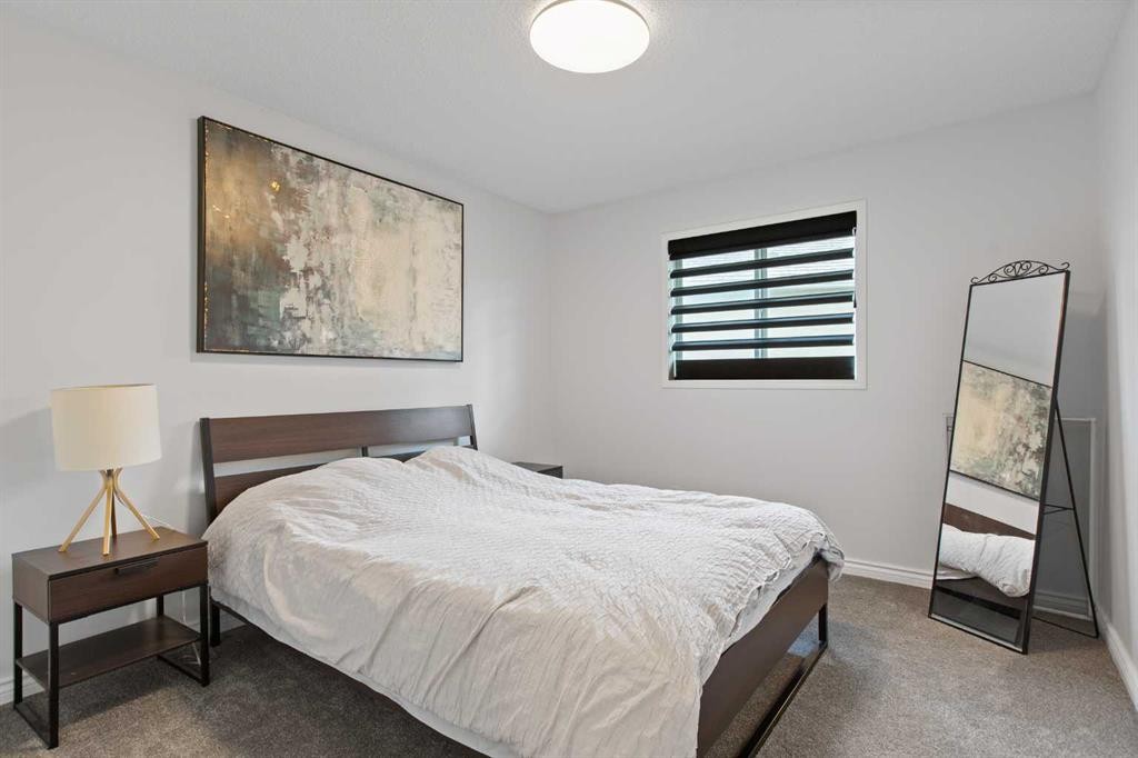 81 Royal Crest Terrace Nw, Calgary, AB - Indoor Photo Showing Bedroom