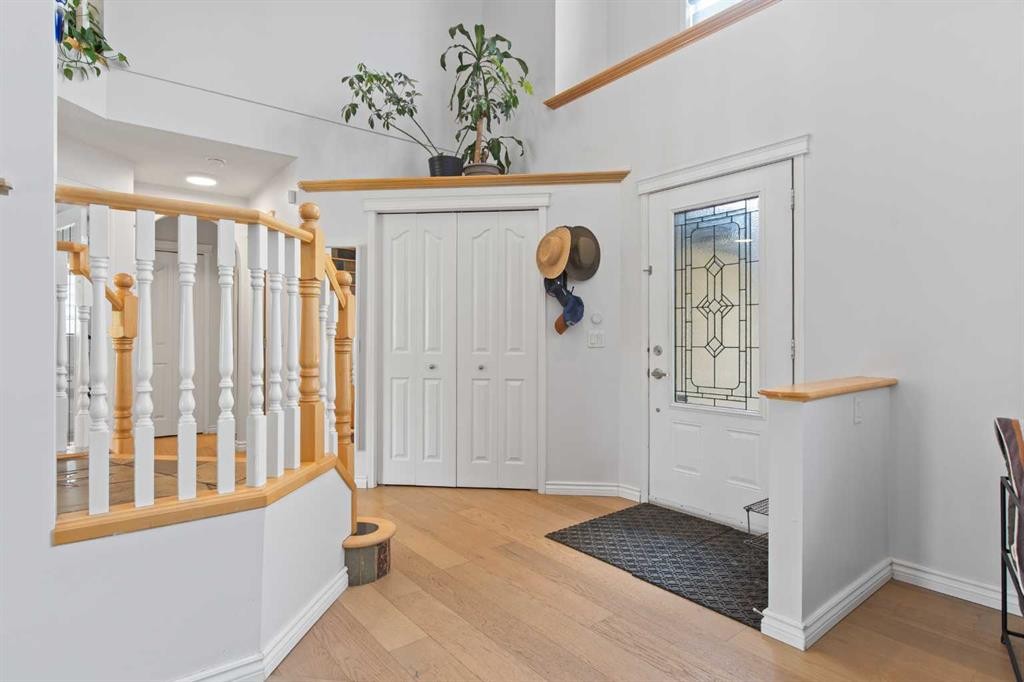 81 Royal Crest Terrace Nw, Calgary, AB - Indoor Photo Showing Other Room