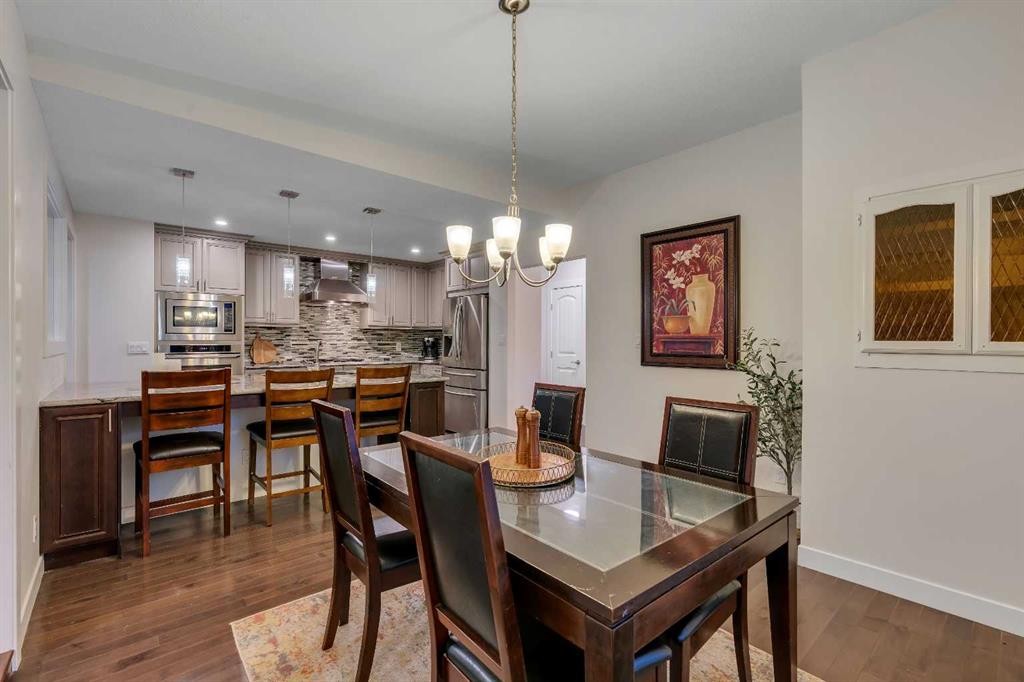 4143 Varsity Road Nw, Calgary, AB - Indoor Photo Showing Dining Room