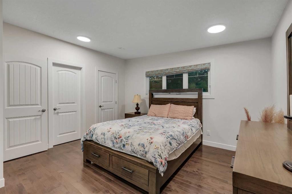 4143 Varsity Road Nw, Calgary, AB - Indoor Photo Showing Bedroom