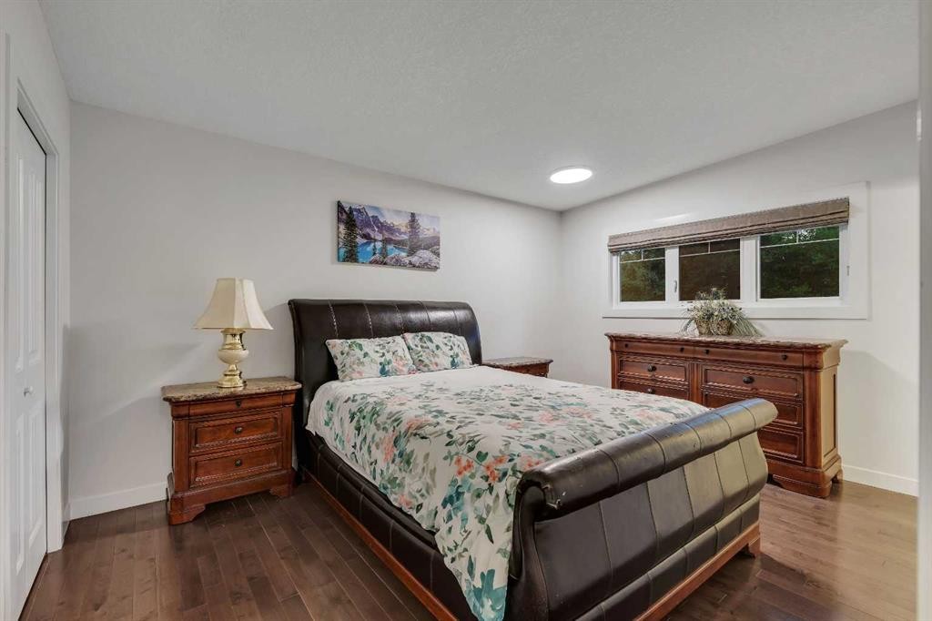 4143 Varsity Road Nw, Calgary, AB - Indoor Photo Showing Bedroom