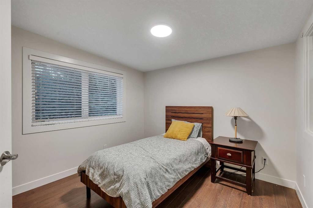4143 Varsity Road Nw, Calgary, AB - Indoor Photo Showing Bedroom