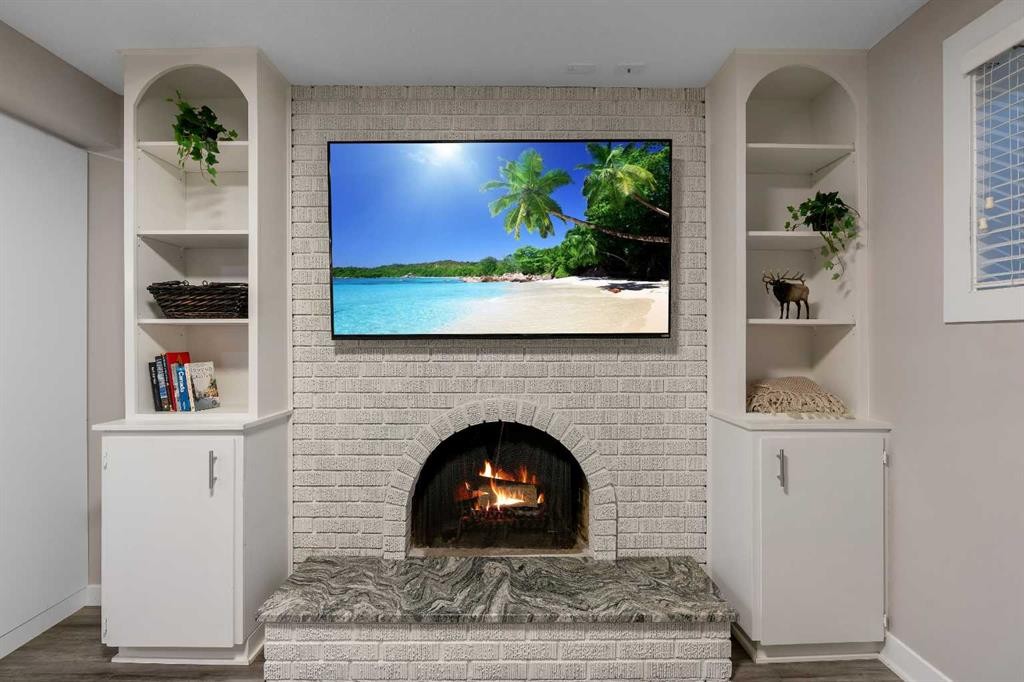 4143 Varsity Road Nw, Calgary, AB - Indoor With Fireplace