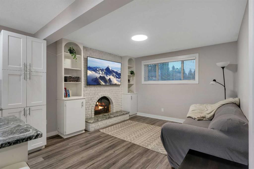 4143 Varsity Road Nw, Calgary, AB - Indoor With Fireplace