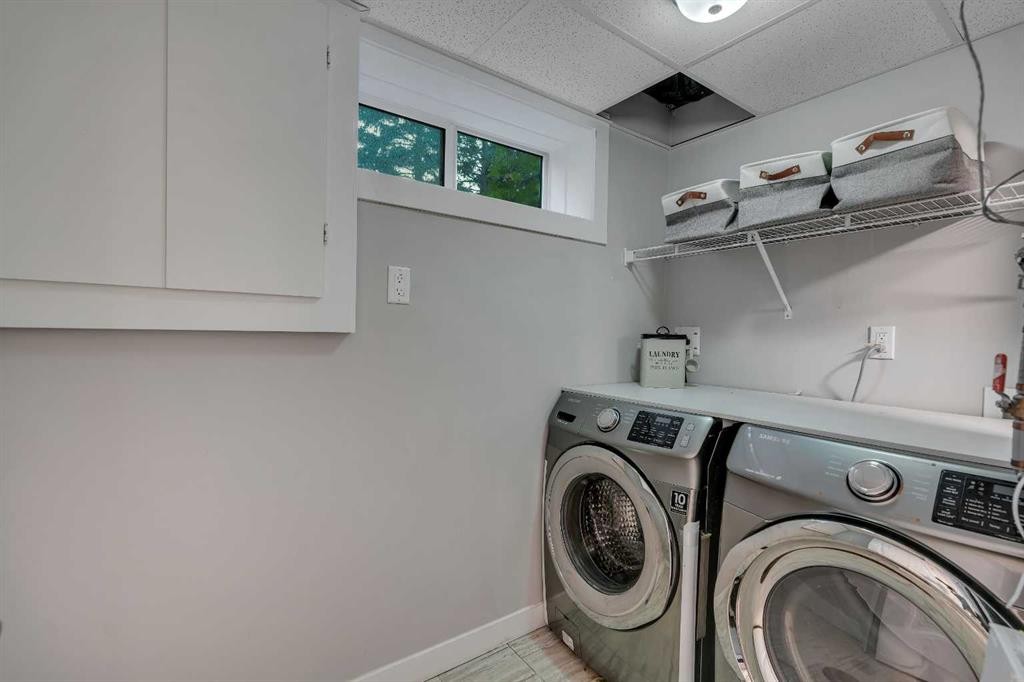 4143 Varsity Road Nw, Calgary, AB - Indoor Photo Showing Laundry Room
