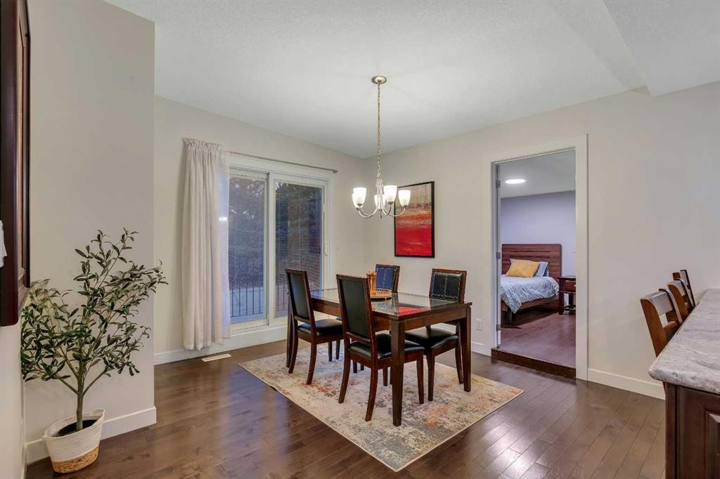 4143 Varsity Road Nw, Calgary, AB - Indoor Photo Showing Dining Room