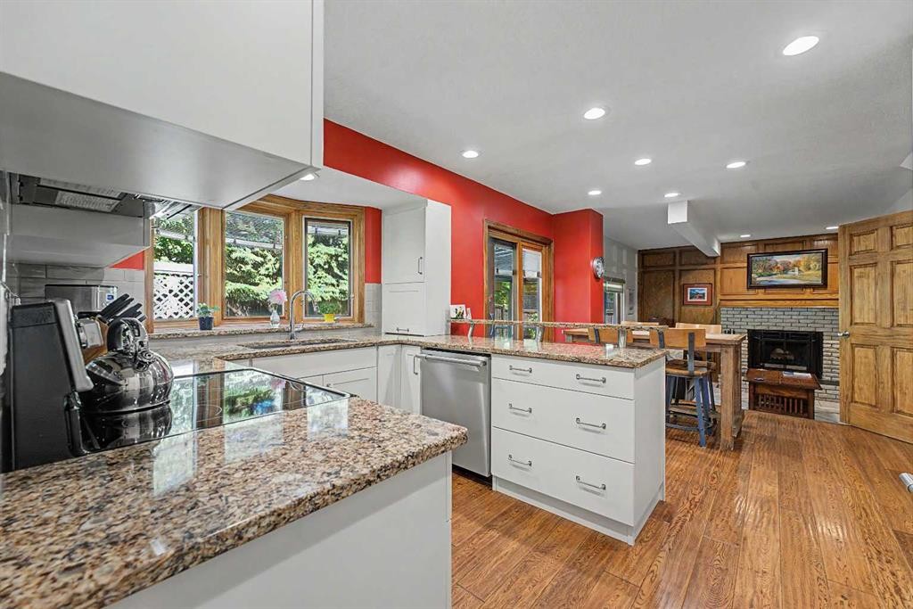 75 Deerbrook Road Se, Calgary, AB - Indoor Photo Showing Kitchen