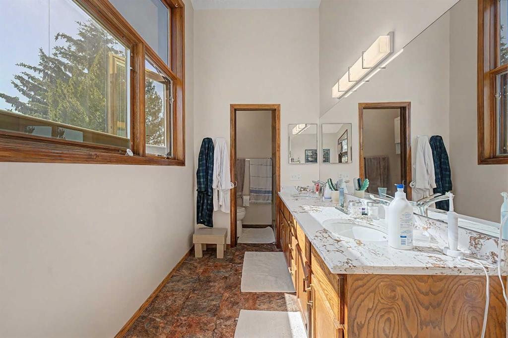 75 Deerbrook Road Se, Calgary, AB - Indoor Photo Showing Bathroom