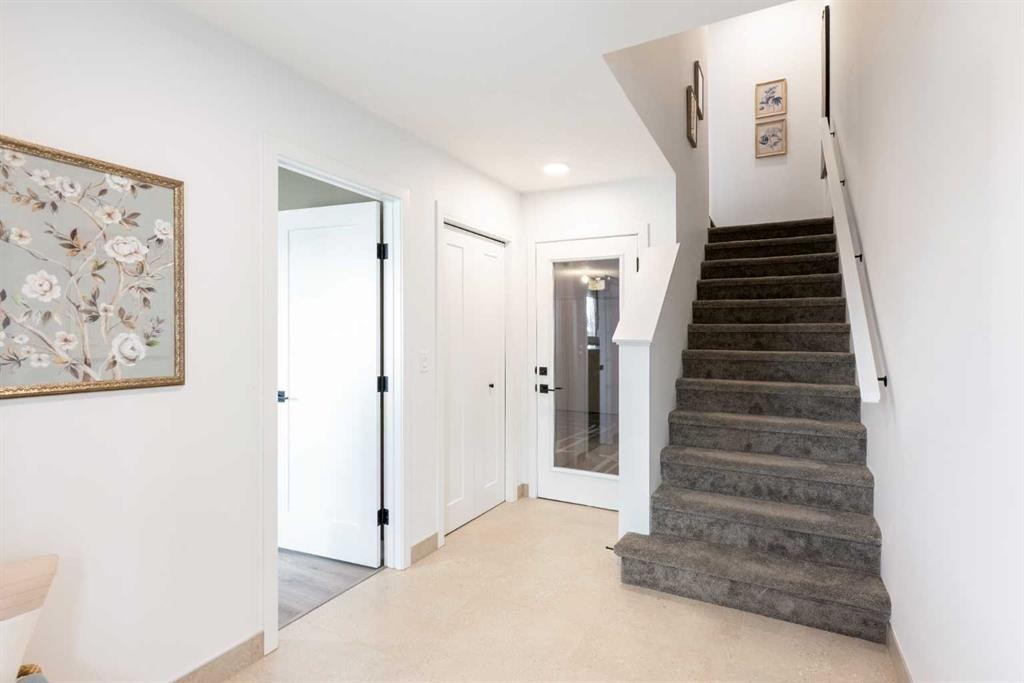 86 Heirloom Passage Se, Calgary, AB - Indoor Photo Showing Other Room