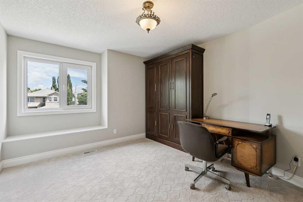 85 Mt Douglas Circle Se, Calgary, AB - Indoor Photo Showing Office