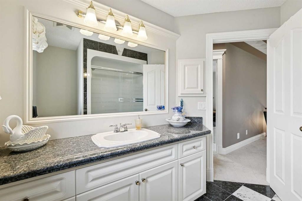 85 Mt Douglas Circle Se, Calgary, AB - Indoor Photo Showing Bathroom