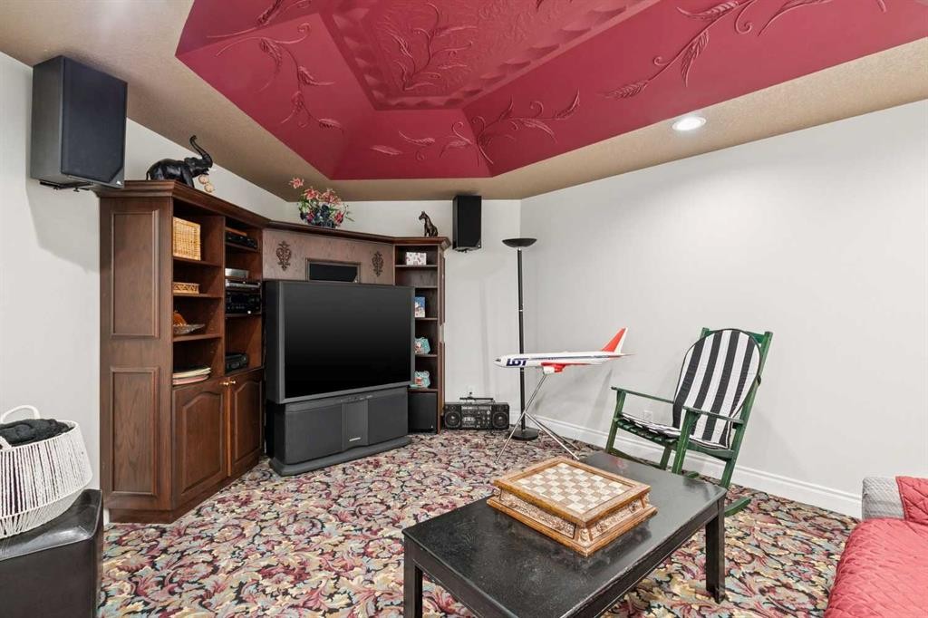 85 Mt Douglas Circle Se, Calgary, AB - Indoor Photo Showing Living Room